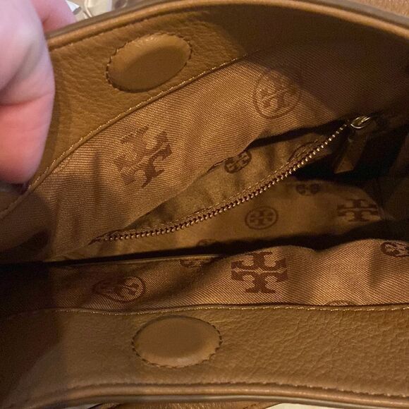Tory Burch City Hobo Bag Never ever used with original dust bag caramel color - Picture 14 of 15